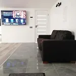 Luxury Private House And Parking Netflix