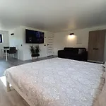 Hotel apartamentowy Luxury Private House And Parking Netflix 4*